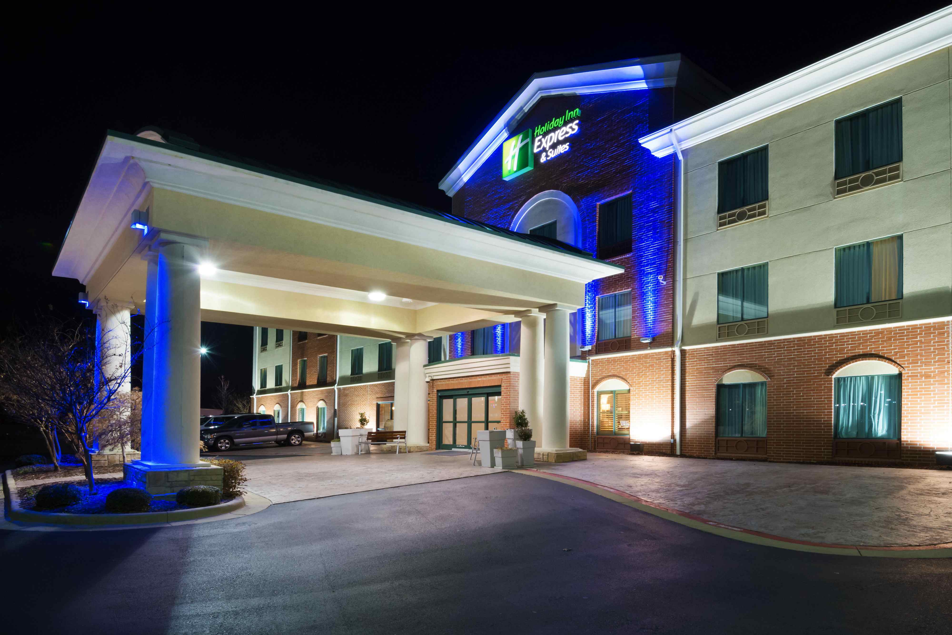 Holiday Inn Express/Suites